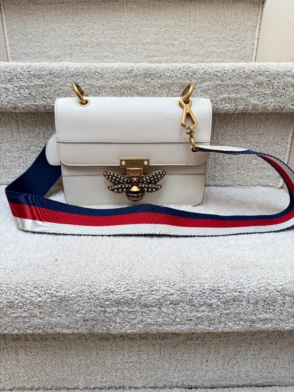 Gucci Queen Margaret Striped Bee Handbag in White Pre-Owned